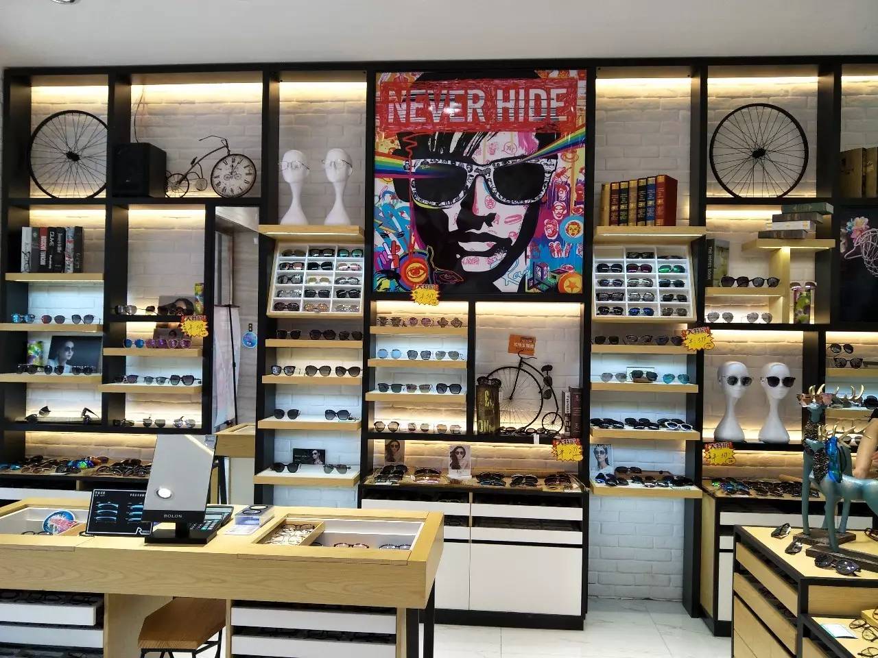 曝光桂林市中心这家30年眼镜店惊人内幕！他们竟然用科技重新定义了眼镜销售