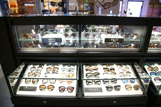 时尚眼镜店 眼镜销售的魅力与策略
